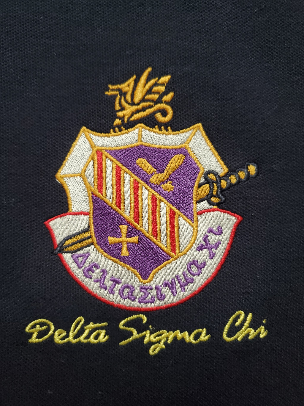 Delt T-shirt with embroidered crest