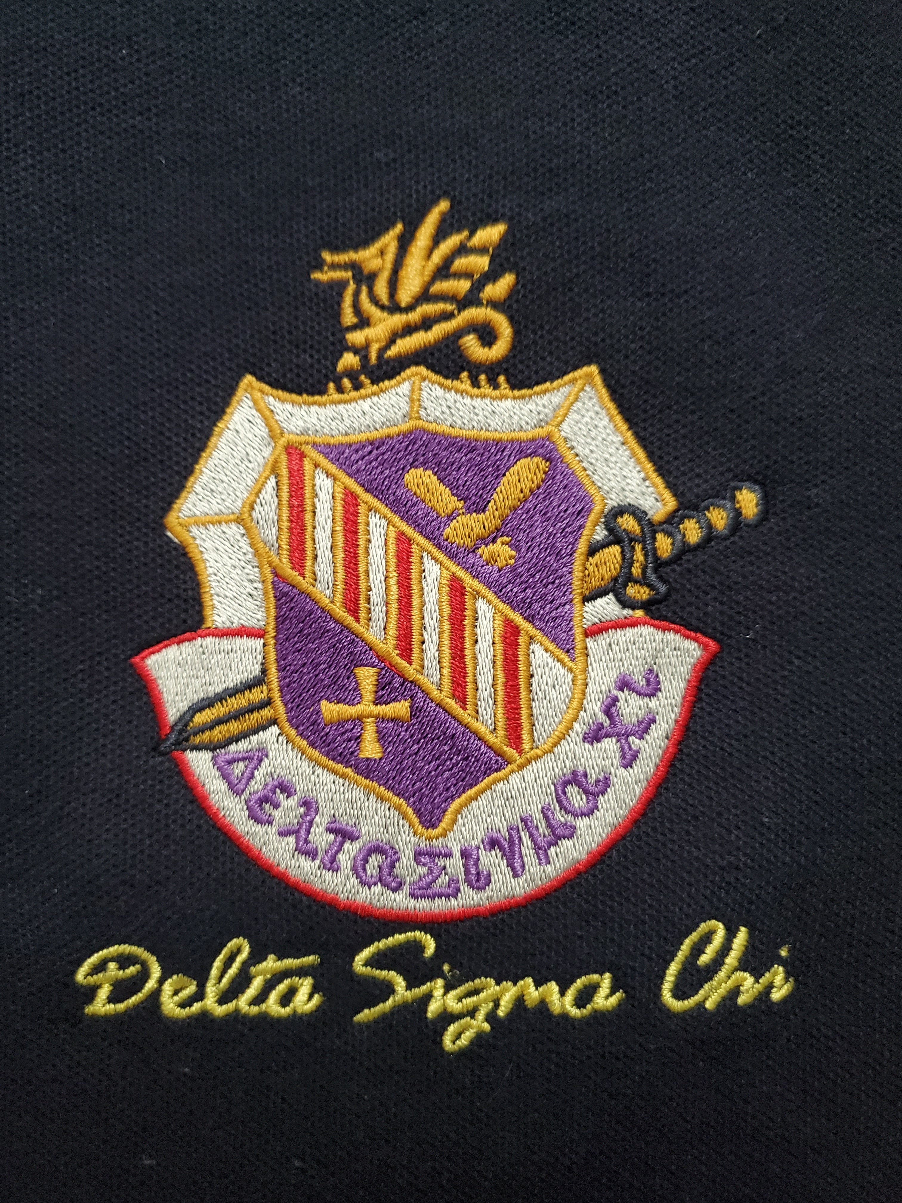 Delt T-shirt with embroidered crest