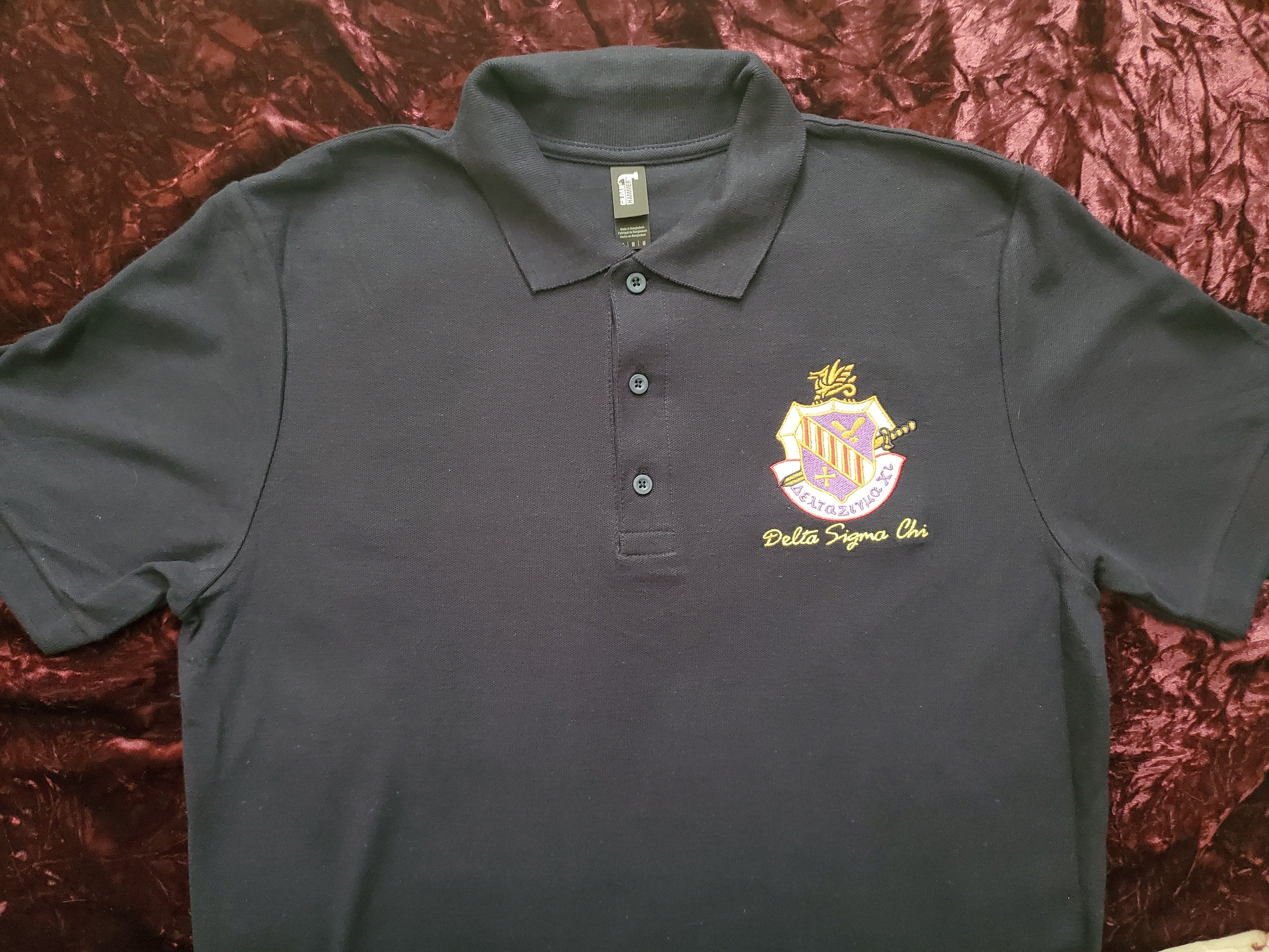 Delt T-shirt with embroidered crest